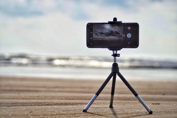 StreamPro LED Selfie Tripod